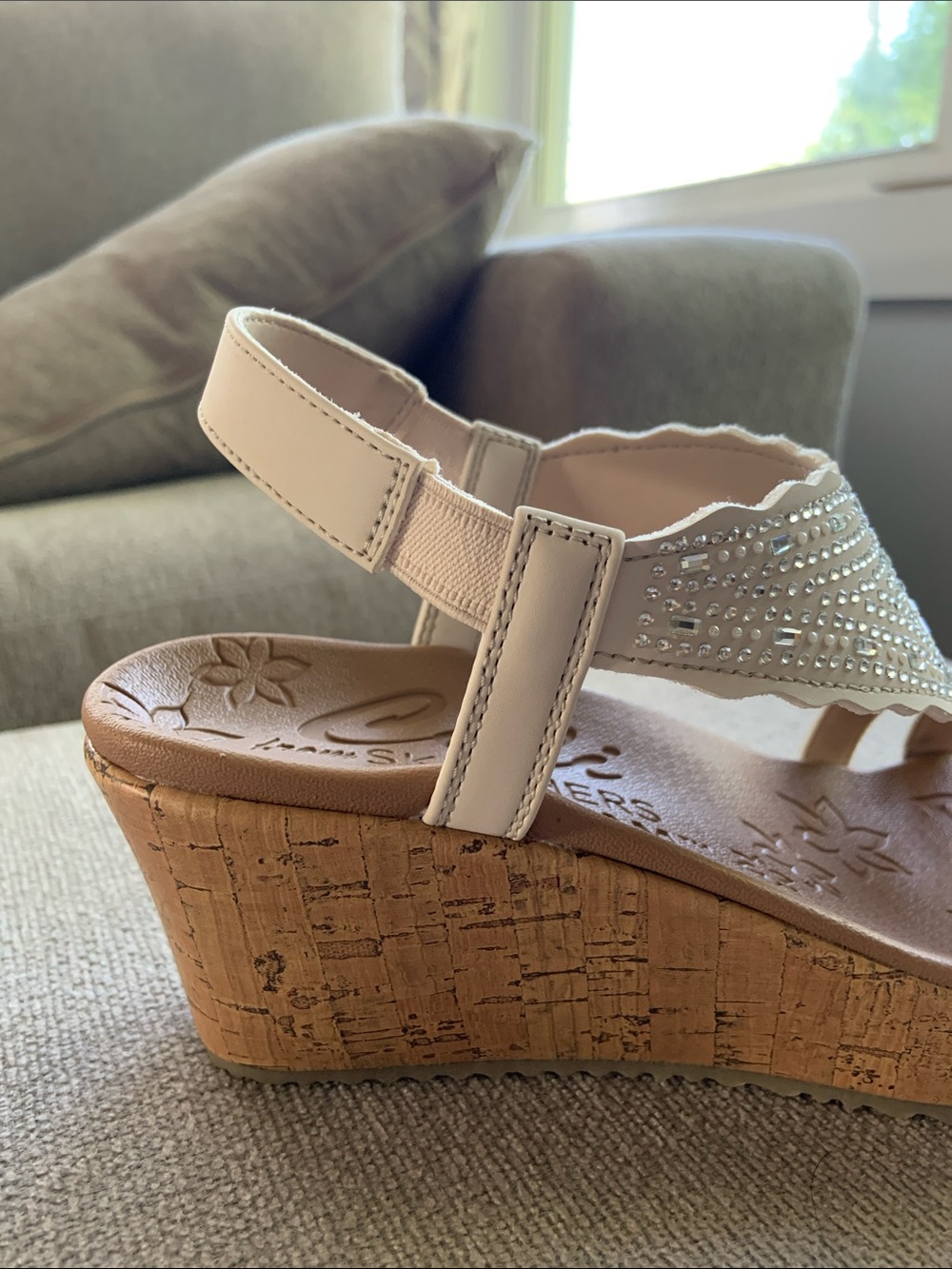 Skechers Luxe Foam Beverlee Wedge Sandals - Picture 4 of 6